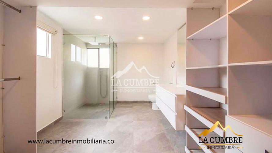 Casa de 3 alcobas en venta en Loma Benedictinos, Envigado, 325 m² · foto 8 de 9