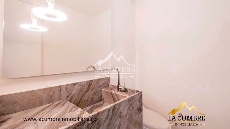 Casa de 3 alcobas en venta en Loma Benedictinos, Envigado, 325 m² · foto 9 de 9