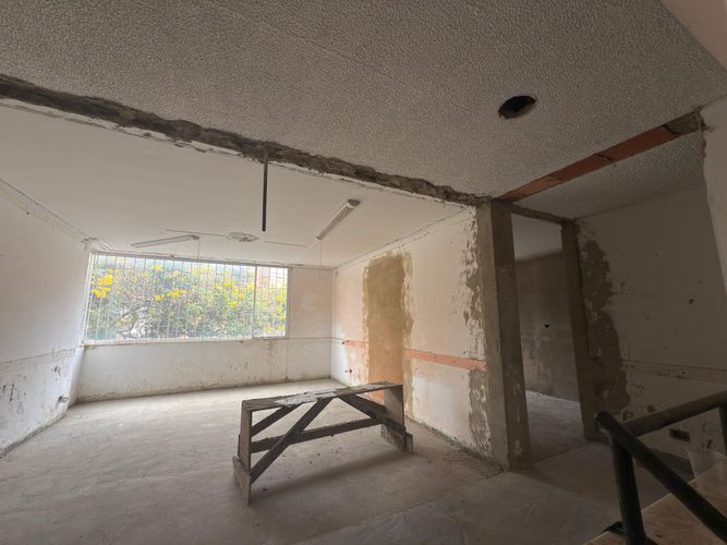 Casa de 3 alcobas en venta en Santa Barbara Central, Bogotá, 259 m² · foto 3 de 9