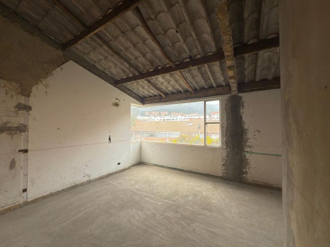 Casa de 3 alcobas en venta en Santa Barbara Central, Bogotá, 259 m² · foto 7 de 9