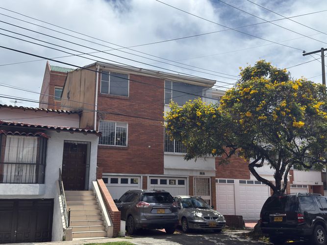 Casa de 3 alcobas en venta en Santa Barbara Central, Bogotá, 259 m² · foto 11 de 11