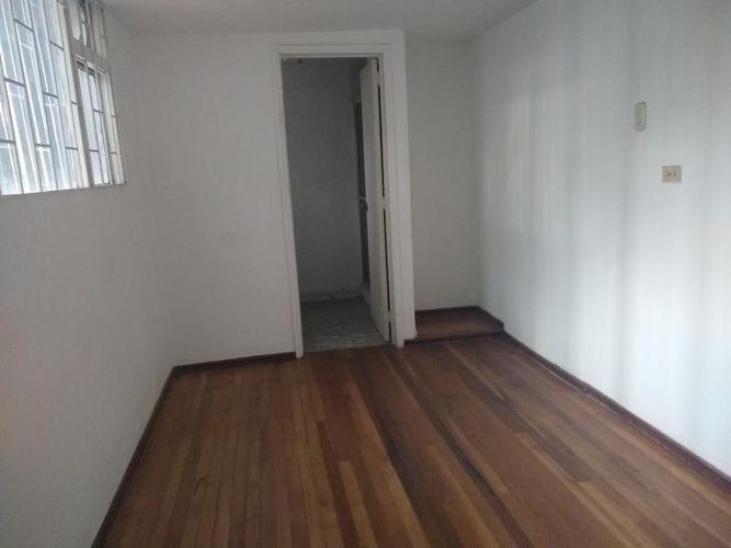 Apartamento de 1 alcoba en venta en Belalcazar, Bogotá, 203 m² · foto 3 de 17