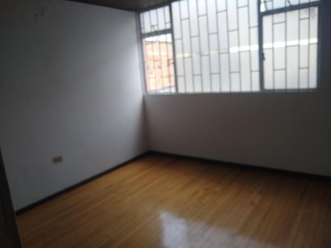 Apartamento de 1 alcoba en venta en Belalcazar, Bogotá, 203 m² · foto 6 de 17