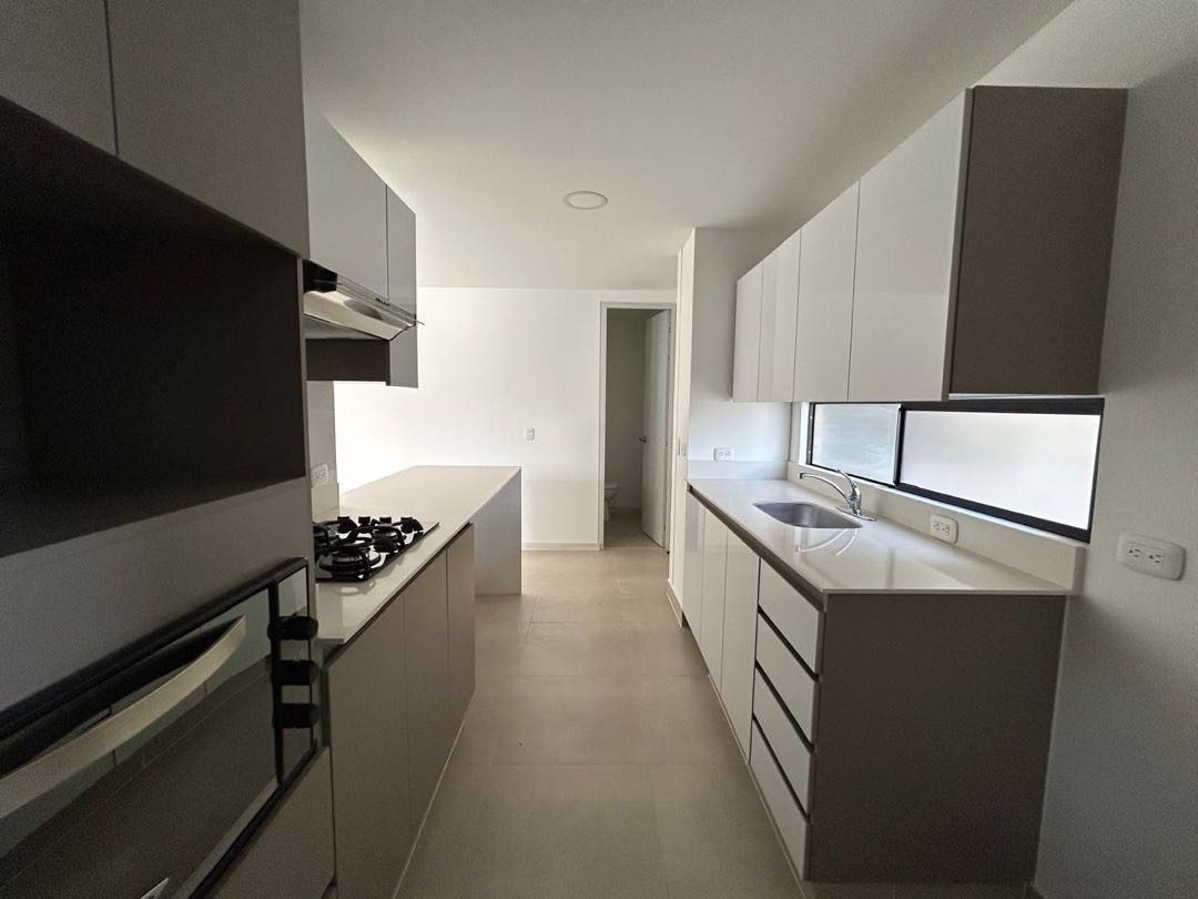 Apartamento en venta en Castropol, Medellín · foto 4 de 24