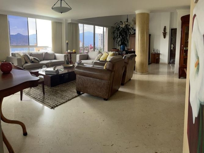 Apartamento de 4 alcobas en arriendo en El Poblado, Medellín, 320 m² · foto 5 de 12