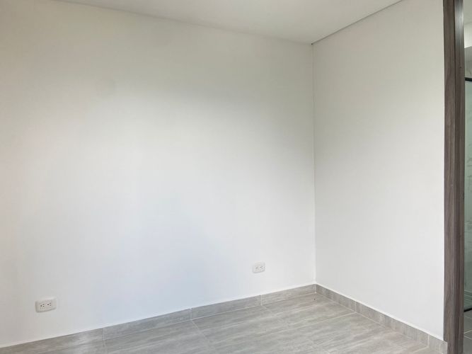 Apartamento de 3 alcobas en venta en Tres Esquinas, Sabaneta, 56 m² · foto 7 de 18