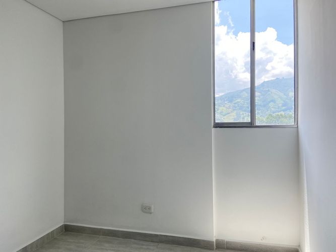 Apartamento de 3 alcobas en venta en Tres Esquinas, Sabaneta, 56 m² · foto 10 de 18