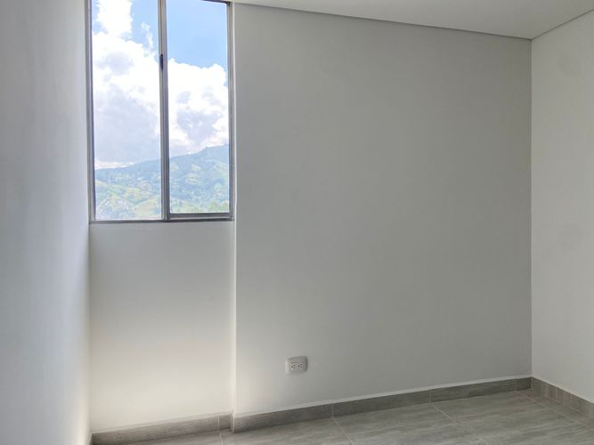 Apartamento de 3 alcobas en venta en Tres Esquinas, Sabaneta, 56 m² · foto 9 de 18