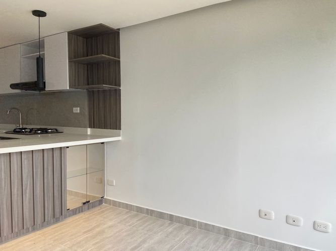 Apartamento de 3 alcobas en venta en Tres Esquinas, Sabaneta, 56 m² · foto 2 de 18