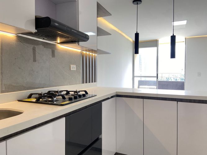 Apartamento de 3 alcobas en venta en Tres Esquinas, Sabaneta, 56 m² · foto 3 de 18
