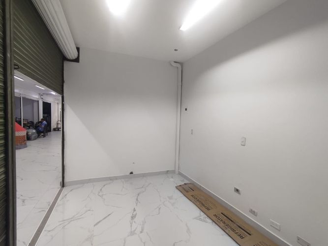 Local en arriendo en San Benito, Medellín, 15 m² · foto 6 de 10