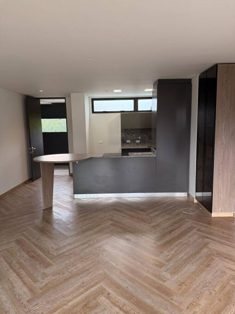 Apartamento en arriendo en Las Palmas, Medellín · foto 2 de 13