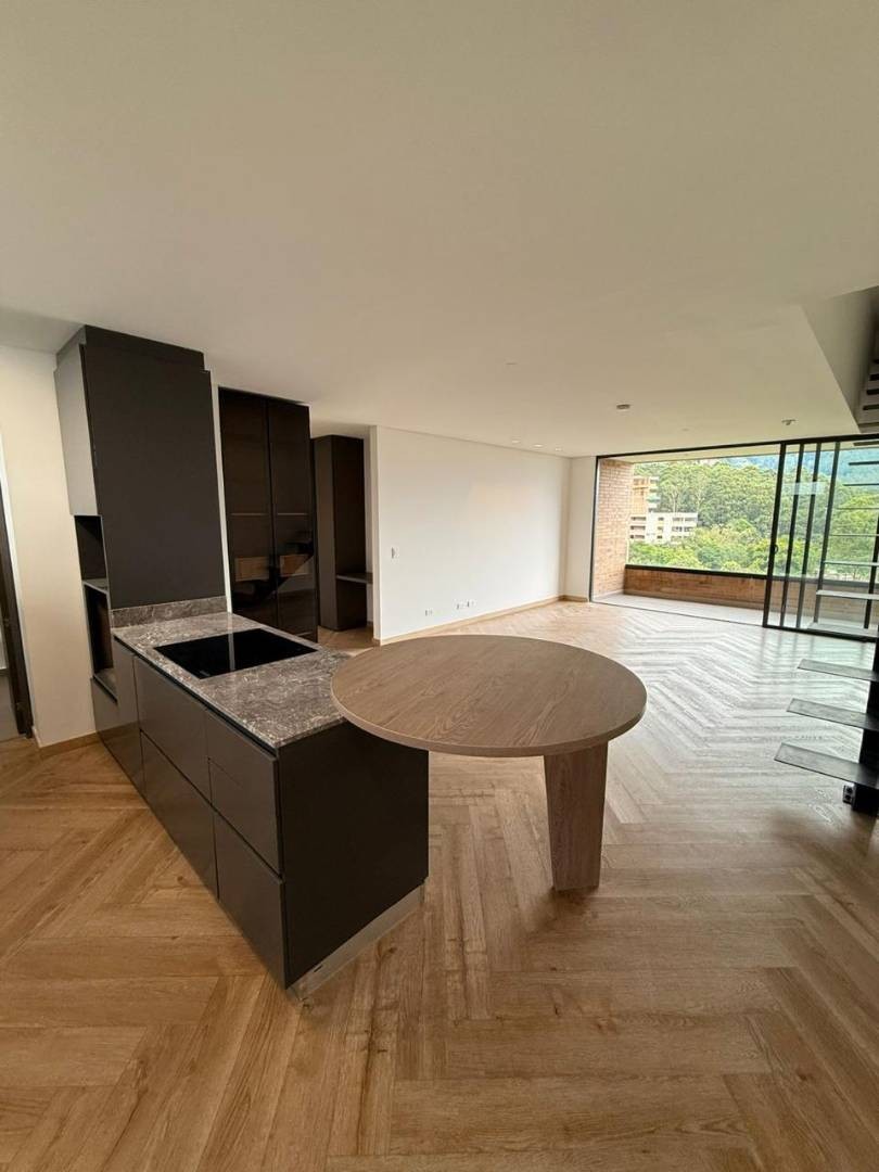Apartamento en arriendo en Las Palmas, Medellín · foto 3 de 13
