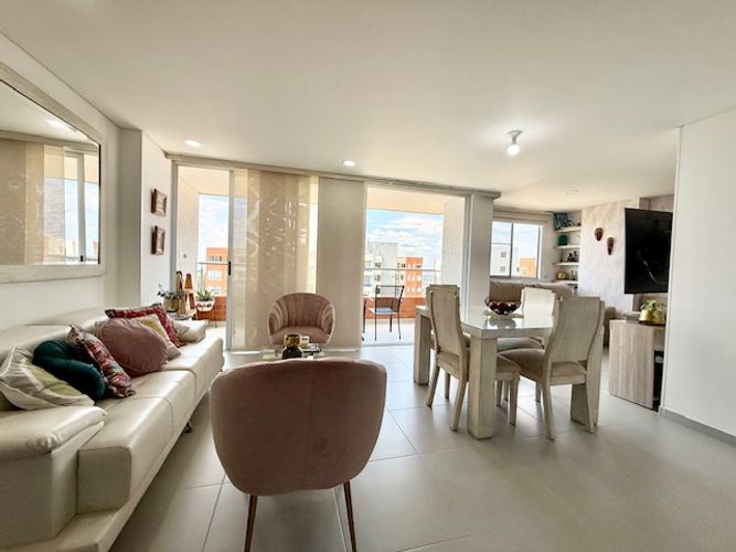 Apartamento de 2 alcobas en venta en Altos De Santa Isabel, Cali, 102 m² · foto 2 de 19