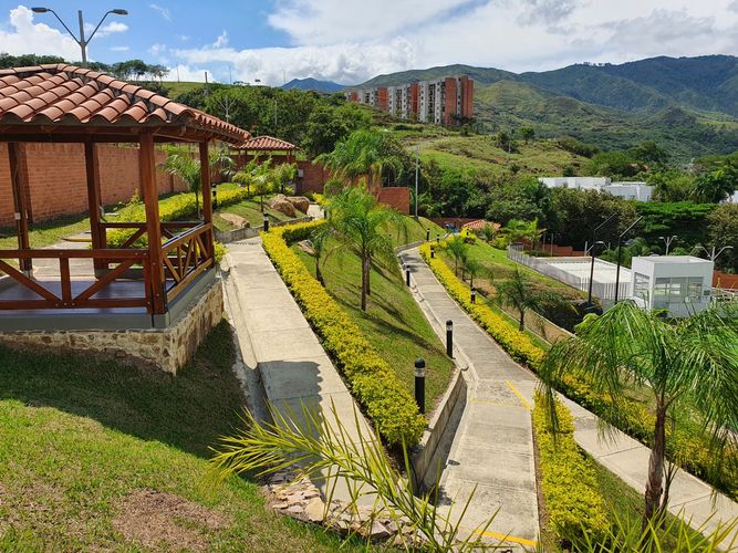 Apartamento de 4 alcobas en venta en Aguacatal, Cali, 200 m² · foto 2 de 24