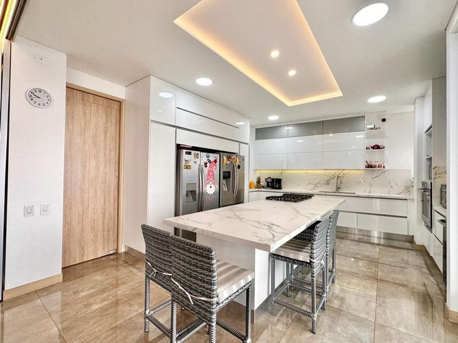 Casa de 4 alcobas en venta en Bellavista, Cali, 511 m² · foto 3 de 24