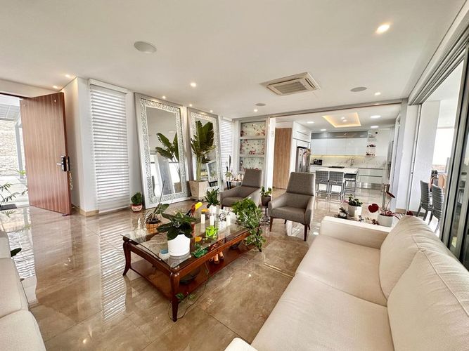 Casa de 4 alcobas en venta en Bellavista, Cali, 511 m² · foto 4 de 24