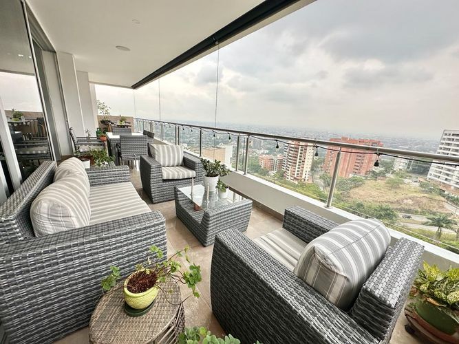 Casa de 4 alcobas en venta en Bellavista, Cali, 511 m² · foto 23 de 24