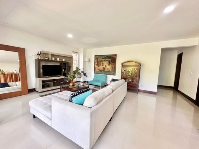 Casa de 4 alcobas en venta en Cristales, Cali, 475 m² · foto 8 de 23