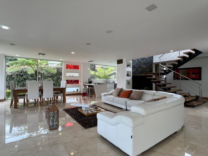 Casa en venta en Loma Del Chocho, Envigado · foto 3 de 20