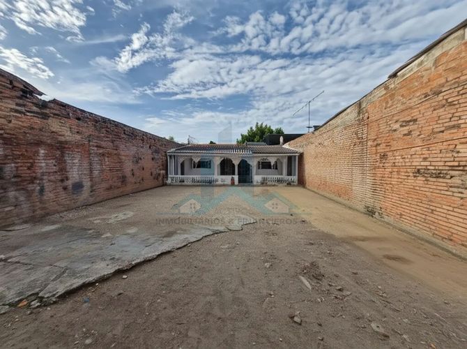 Casa de 2 alcobas en venta en Girardot, Girardot, 210 m² · foto 2 de 11