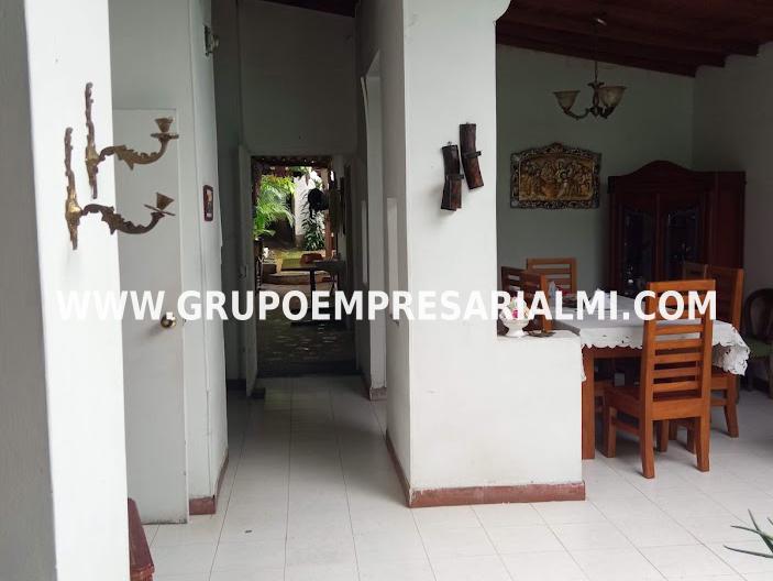 Apartaestudio for sale in La candelaria, Medellín 2