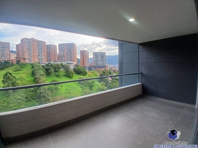 Apartamento de 3 alcobas en arriendo en Loma Del Escobero, Envigado, 120 m² · foto 3 de 14