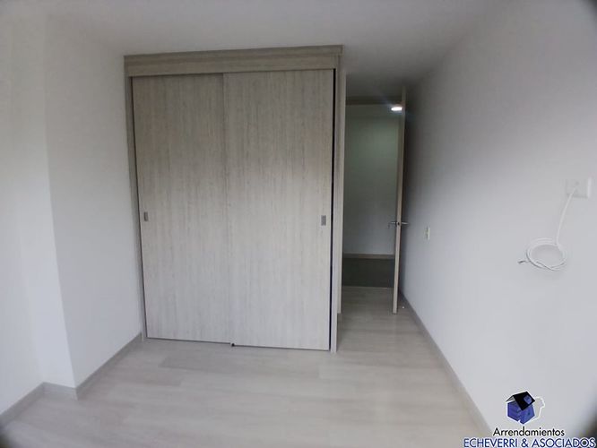 Apartamento de 3 alcobas en arriendo en Loma Del Escobero, Envigado, 120 m² · foto 5 de 14