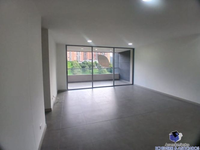 Apartamento de 3 alcobas en arriendo en Loma Del Escobero, Envigado, 120 m² · foto 6 de 14