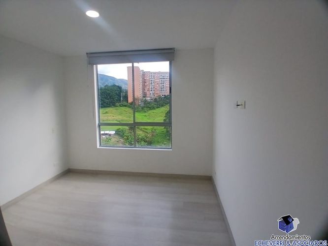 Apartamento de 3 alcobas en arriendo en Loma Del Escobero, Envigado, 120 m² · foto 9 de 14