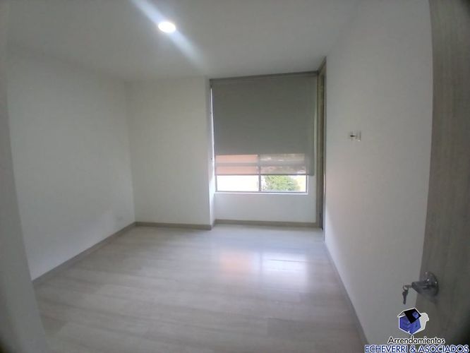 Apartamento de 3 alcobas en arriendo en Loma Del Escobero, Envigado, 120 m² · foto 10 de 14