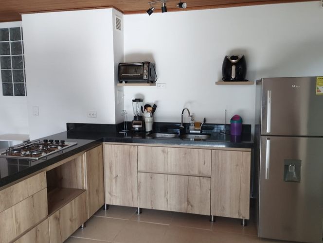 Apartamento de 2 alcobas en arriendo en El Poblado, Medellín, 107 m² · foto 6 de 11