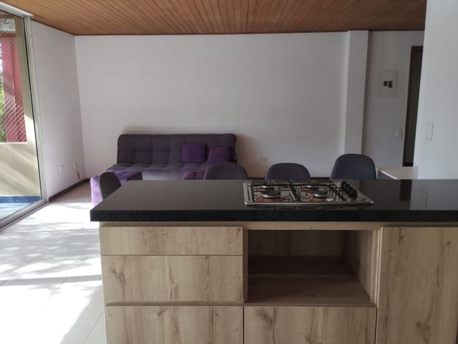 Apartamento de 2 alcobas en arriendo en El Poblado, Medellín, 107 m² · foto 3 de 11