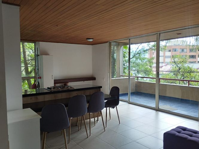 Apartamento de 2 alcobas en arriendo en El Poblado, Medellín, 107 m² · foto 4 de 11