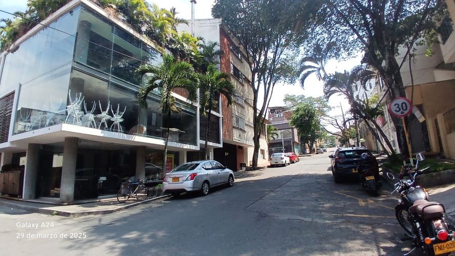 Edificio en venta en Granada, Cali, 520 m² · foto 2 de 24