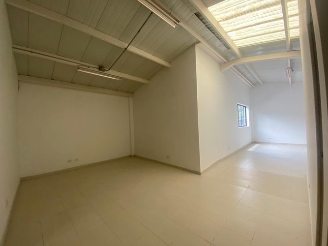 Oficina en arriendo en El Poblado, Medellín, 850 m² · foto 14 de 18