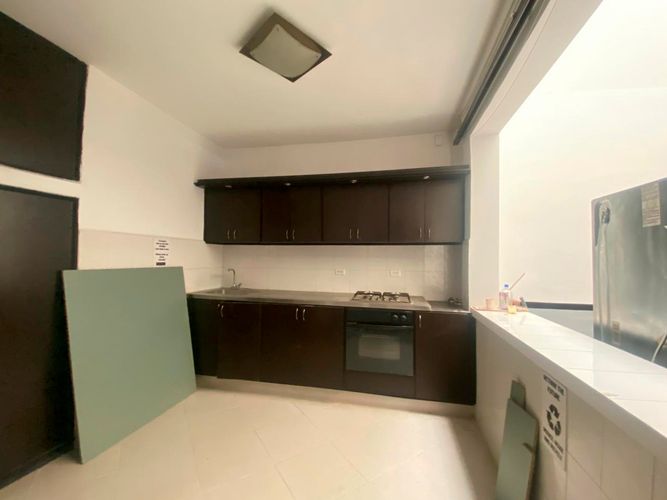 Oficina en arriendo en El Poblado, Medellín, 850 m² · foto 2 de 18