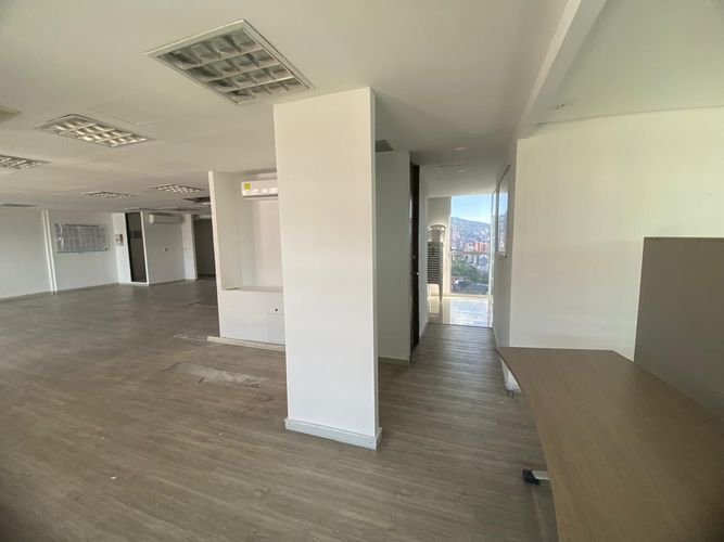 Oficina en arriendo en El Poblado, Medellín, 185 m² · foto 3 de 19