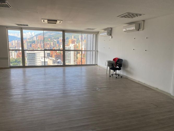 Oficina en arriendo en El Poblado, Medellín, 185 m² · foto 2 de 19