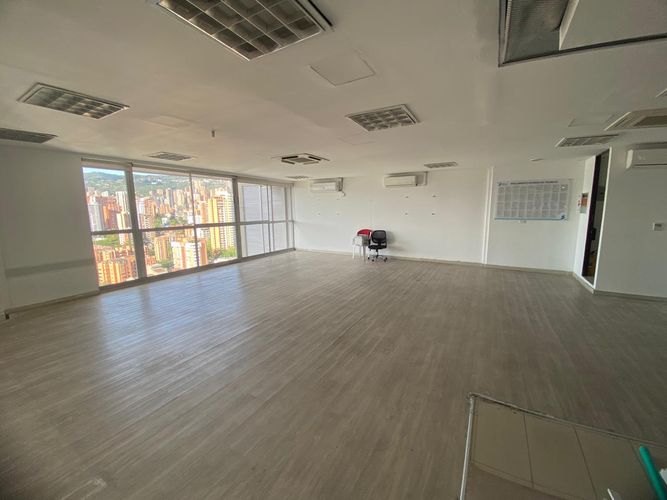 Oficina en arriendo en El Poblado, Medellín, 185 m² · foto 4 de 19