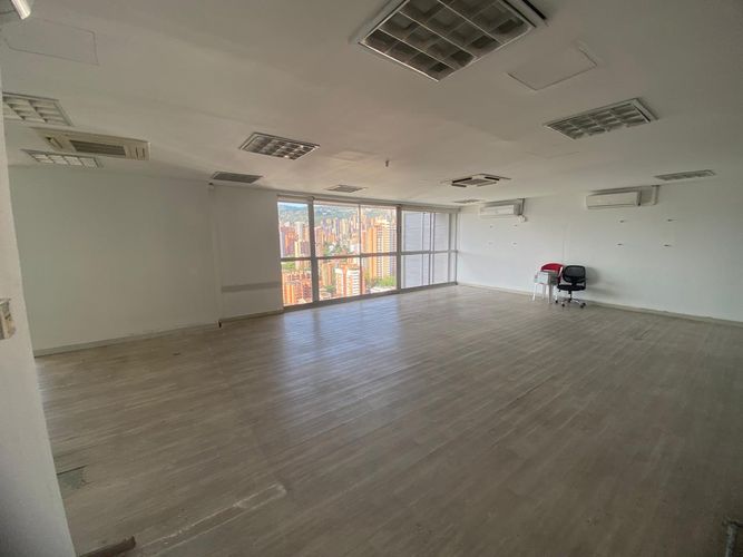 Oficina en arriendo en El Poblado, Medellín, 185 m² · foto 5 de 19