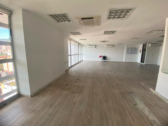 Oficina en arriendo en El Poblado, Medellín, 185 m² · foto 16 de 19
