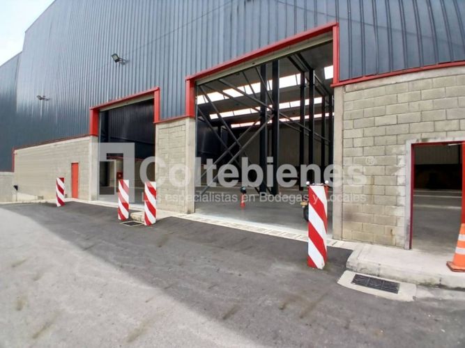 Bodega en arriendo en Machado, Copacabana, 2160 m² · foto 2 de 18