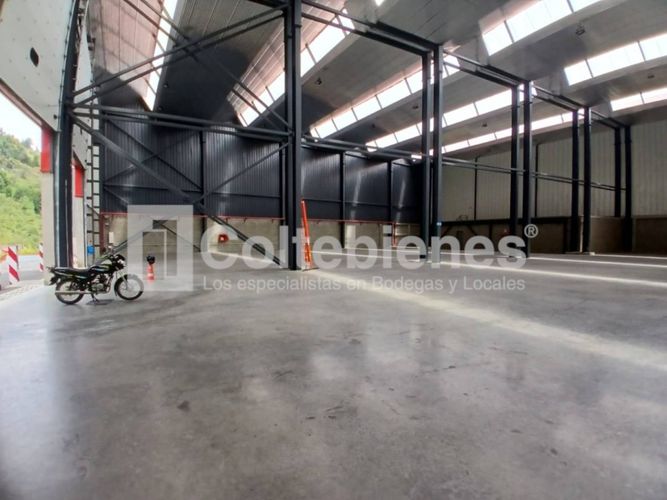 Bodega en arriendo en Machado, Copacabana, 2160 m² · foto 3 de 18