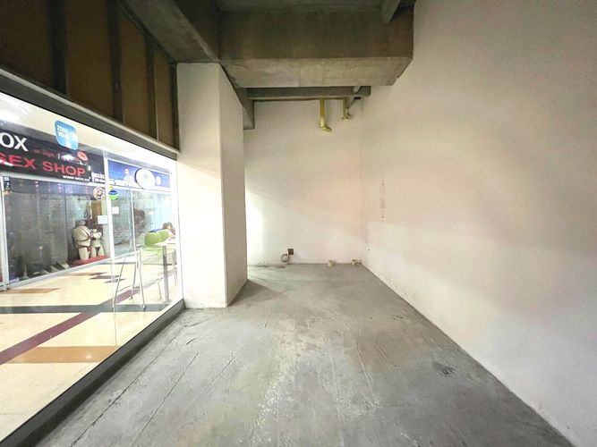 Local en venta en Laureles, Medellín, 25 m² · foto 2 de 8