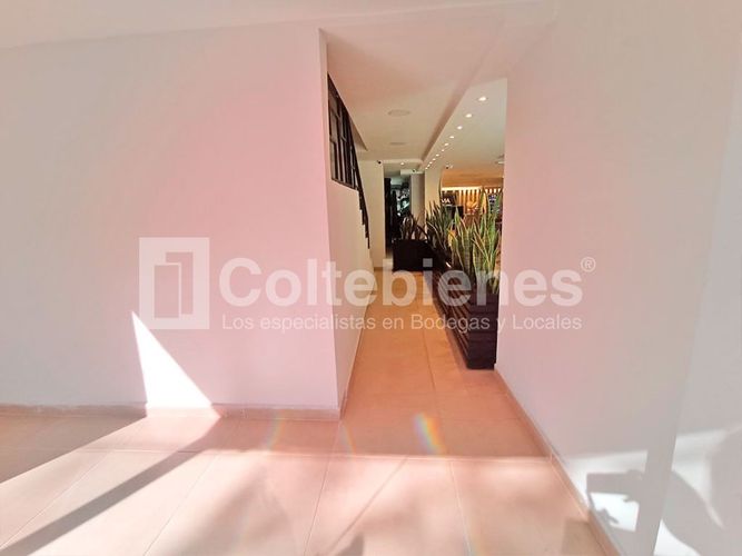 Local en arriendo en La Castellana, Medellín, 300 m² · foto 2 de 20