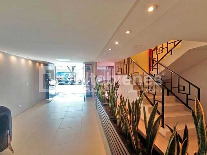 Local en arriendo en La Castellana, Medellín, 300 m² · foto 3 de 20