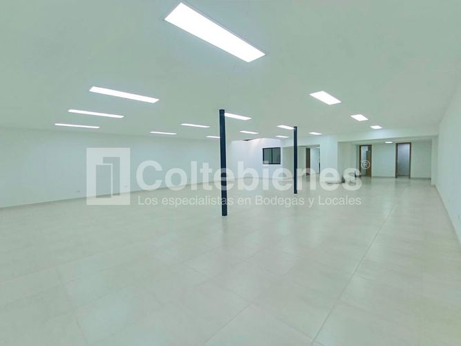 Local en arriendo en La Castellana, Medellín, 300 m² · foto 14 de 20