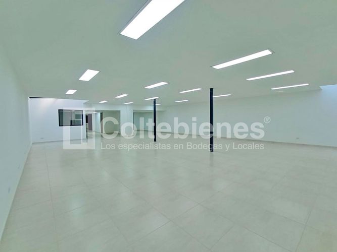Local en arriendo en La Castellana, Medellín, 300 m² · foto 15 de 20