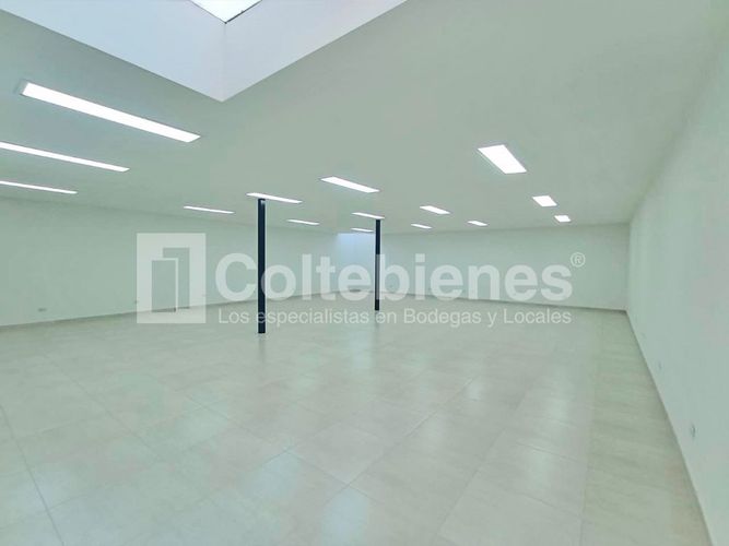 Local en arriendo en La Castellana, Medellín, 300 m² · foto 16 de 20